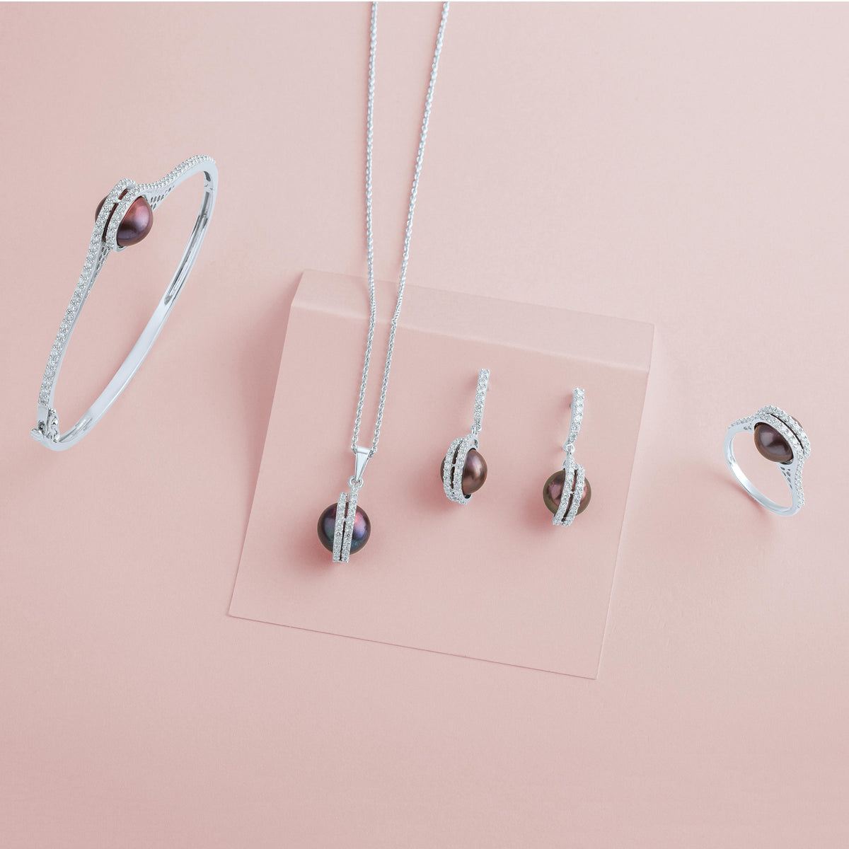 How Wearing a Diamond Bracelet Can Turn Heads and Capture Hearts - Michael Gabriels