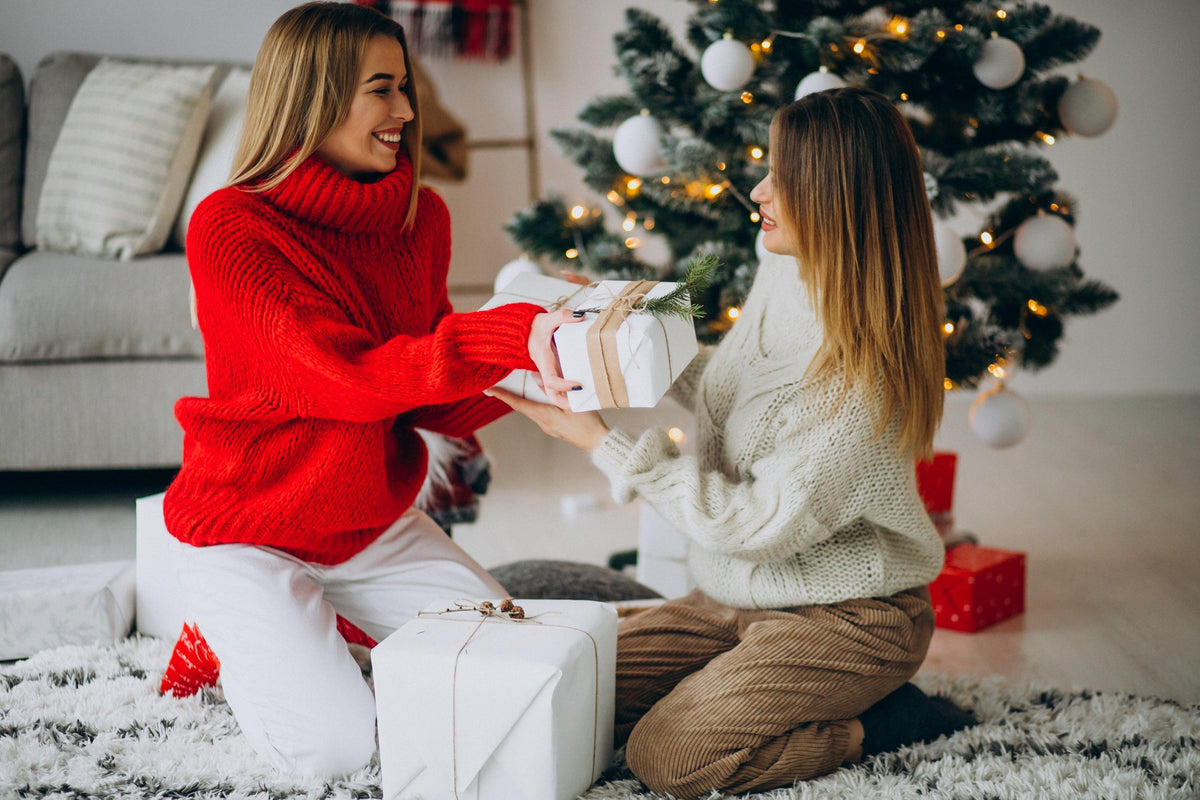 Radiant Love: Gifting Your Mom Diamond Jewelry for a Dazzling Christmas - Michael Gabriels