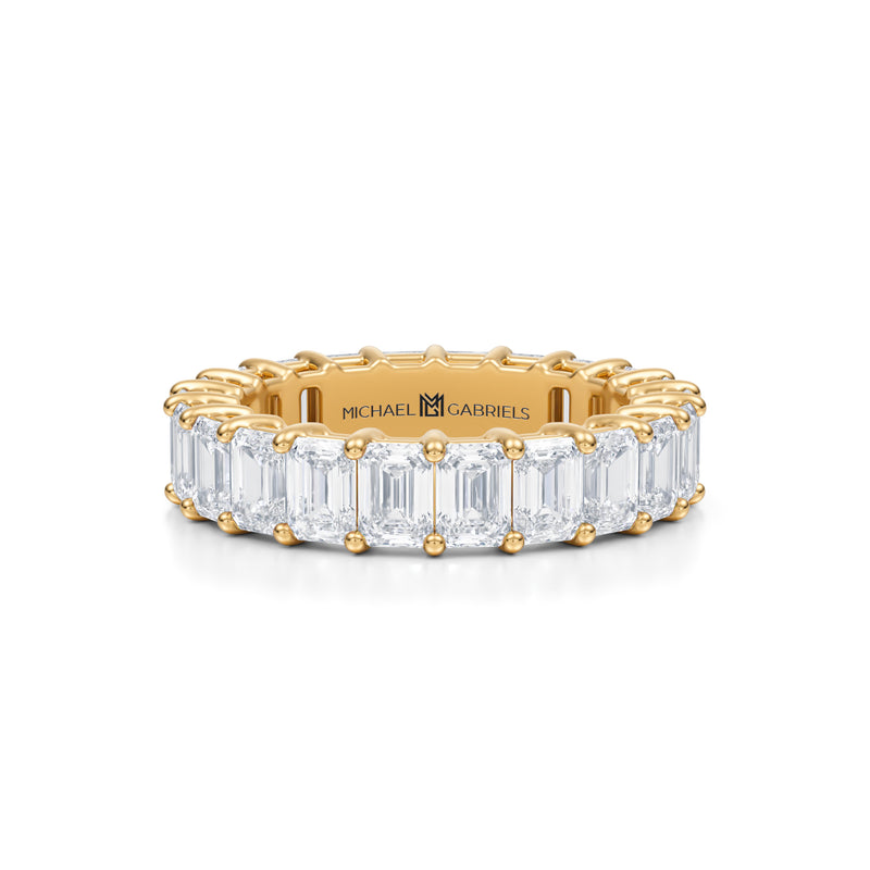 Small emerald eternity band in yellow gold.